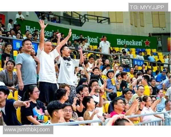 2004年美国队与西班牙队的激烈对决回顾与精彩瞬间分析 2004年美国队与西班牙队的激烈对决回顾与精彩瞬间分析